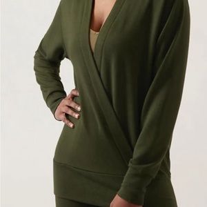 Athleta Purana style Aspen Green crossover top, size Medium Tall